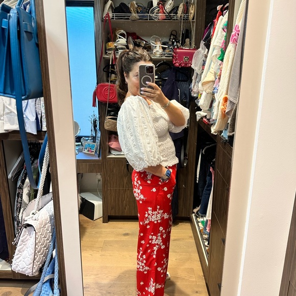 100% silk red pants with white flowers. Fully lined with side zipper - Picture 1 of 7